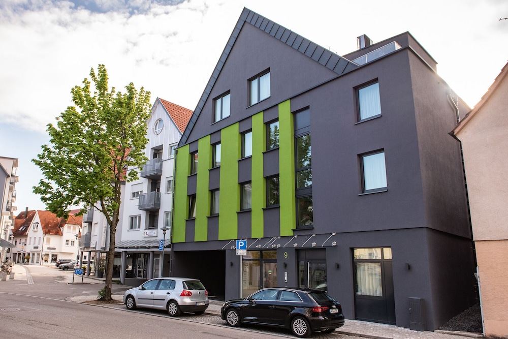 The Outlet Hotel 33/37