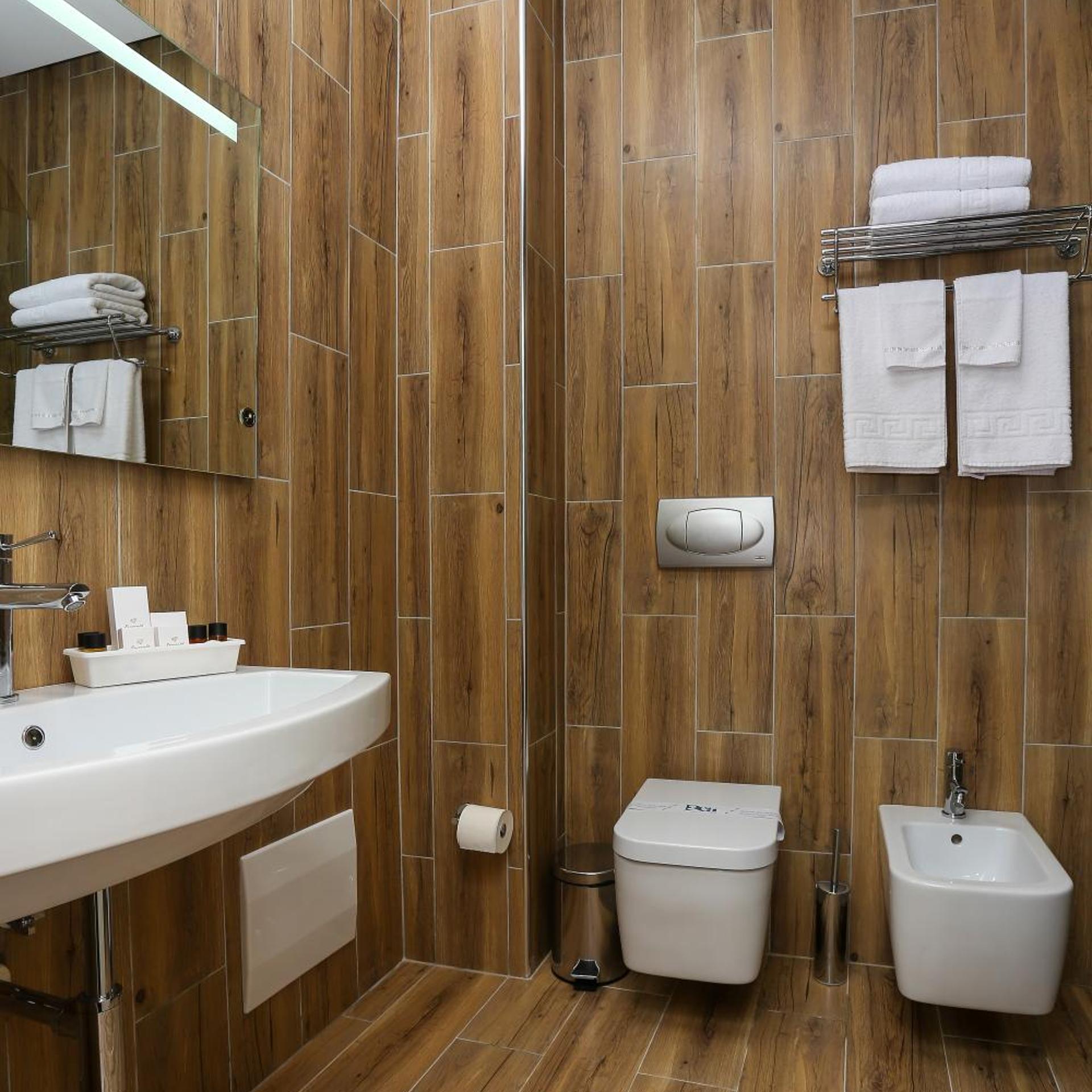 Emerald Boutique Hotel 45/47