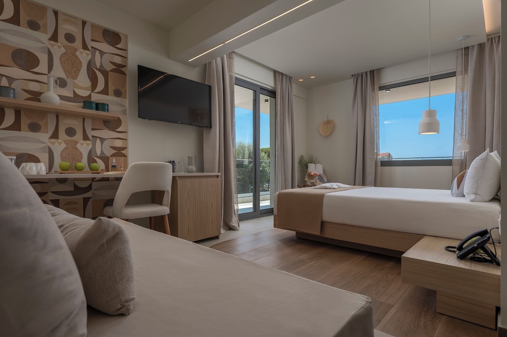 Sandy Seaside Suites 23/66