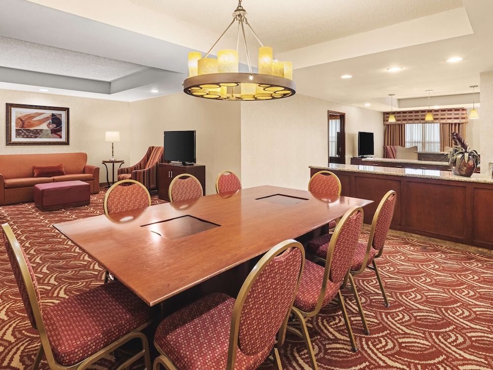 Embassy Suites by Hilton San Marcos Conference Center 64/76