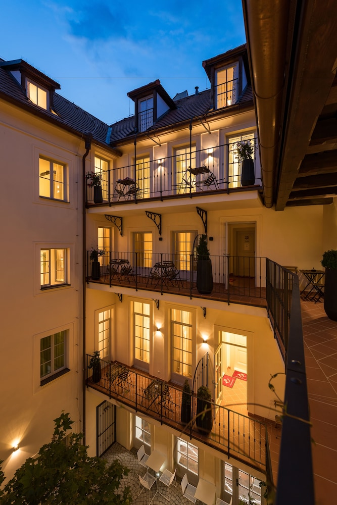 Empirent Apartments Prague Castle 3/50