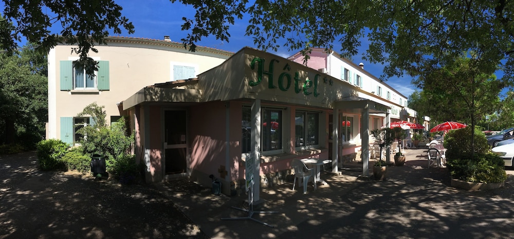 HOTEL LES CHENES 2/50