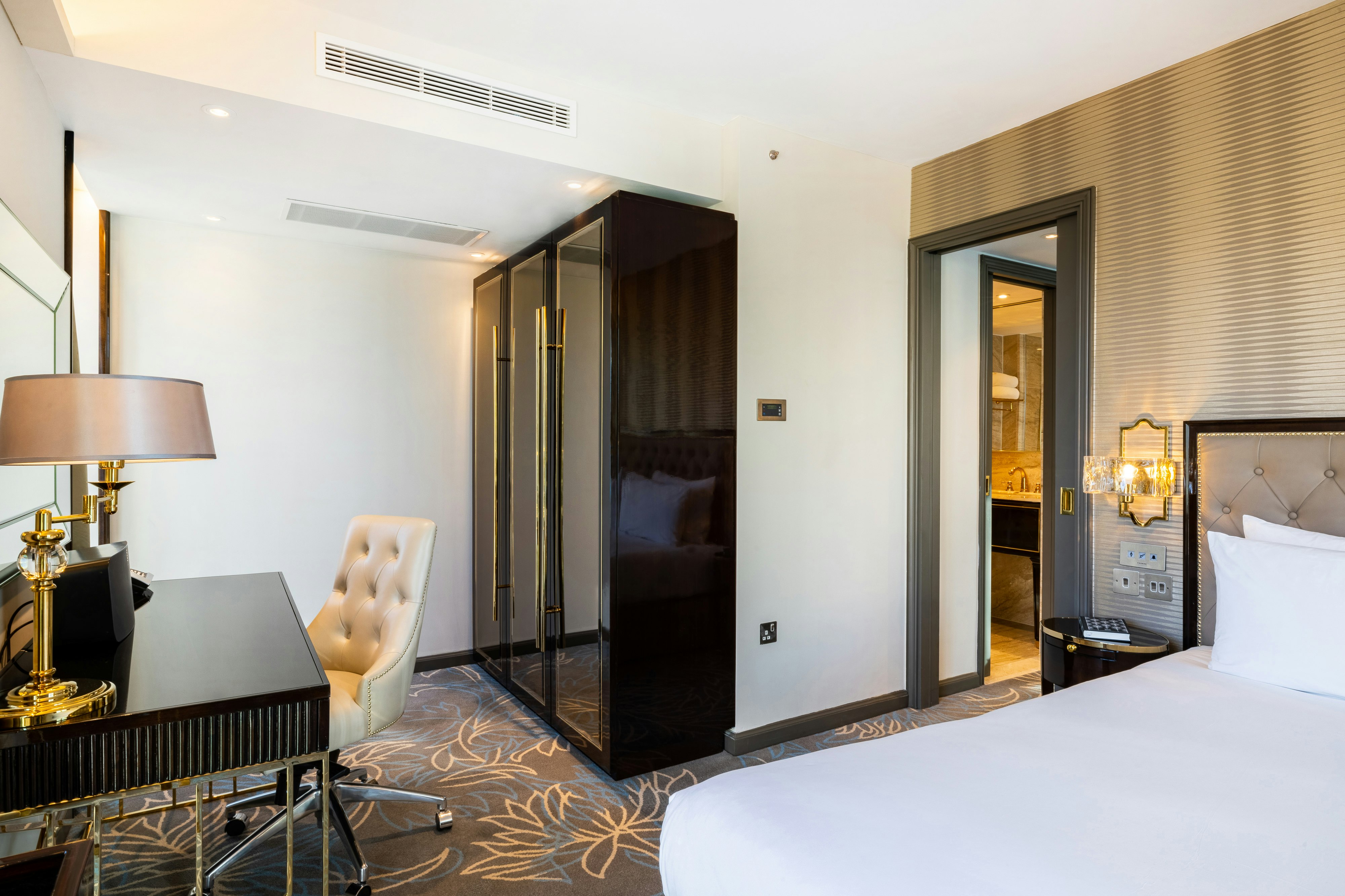 Leonardo Hotel London Aldgate - Formerly Hotel Saint 20/50