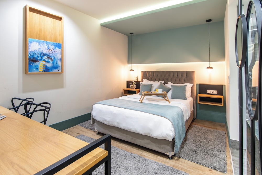 Thalassa Apartments 7/50