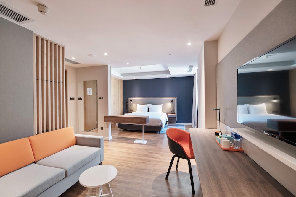 Holiday Inn Express Shanghai Hongqiao North 44/70