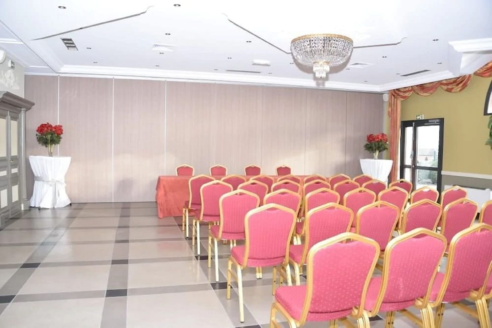 Ibis Styles Douai Gayant Expo Train Station 63/71