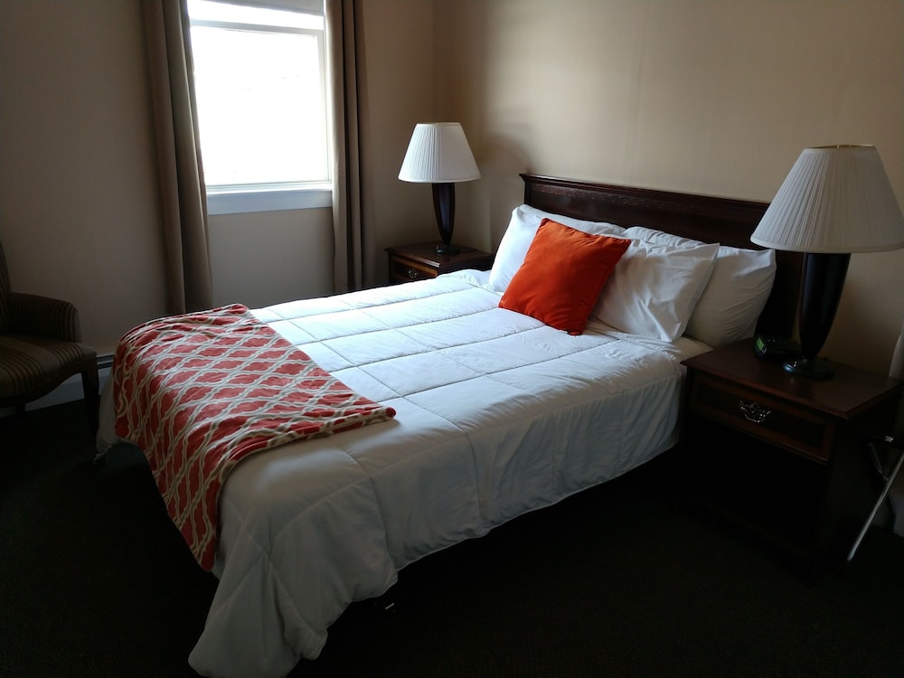 Hotel Wayne 10/44