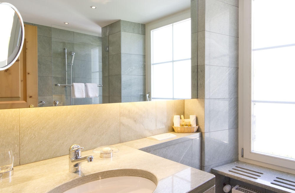 Edelweiss Swiss Quality Hotel 47/48
