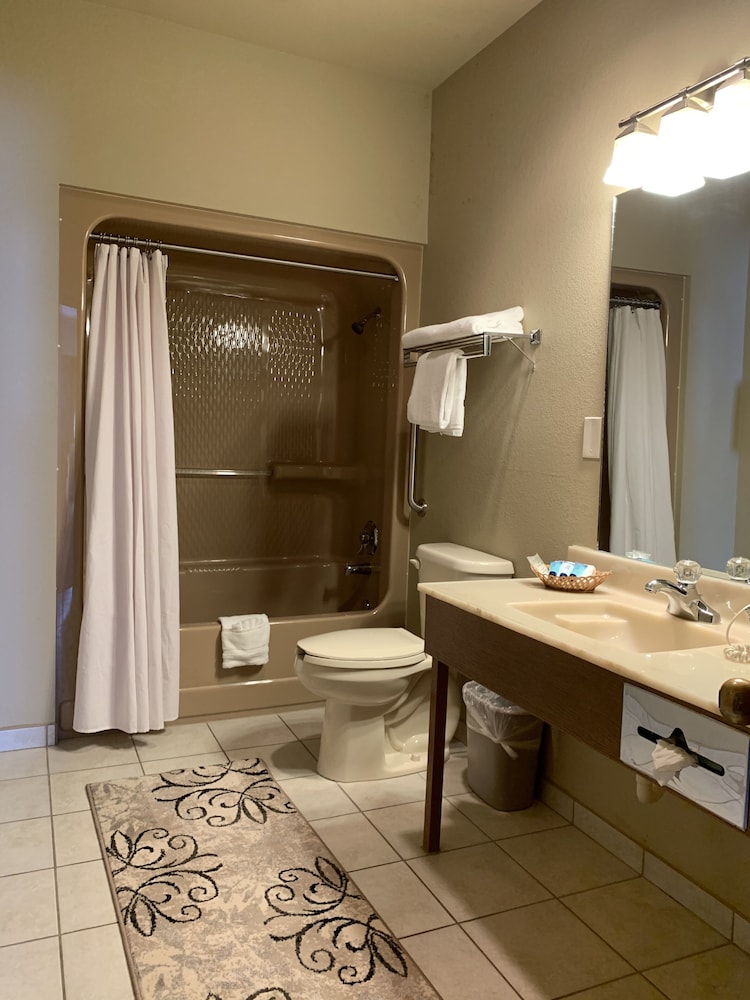 Coachman Inn Suites 64/64
