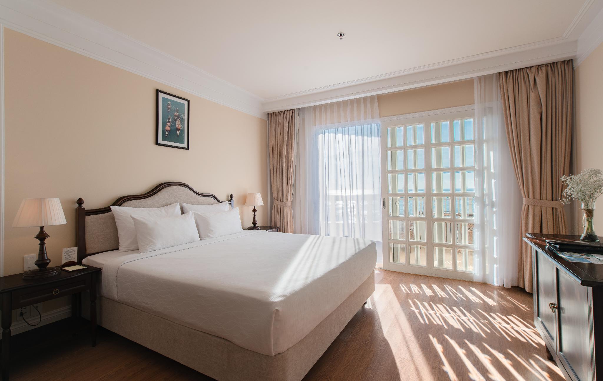Ocean, Deluxe, King Bed, with View, Balcony