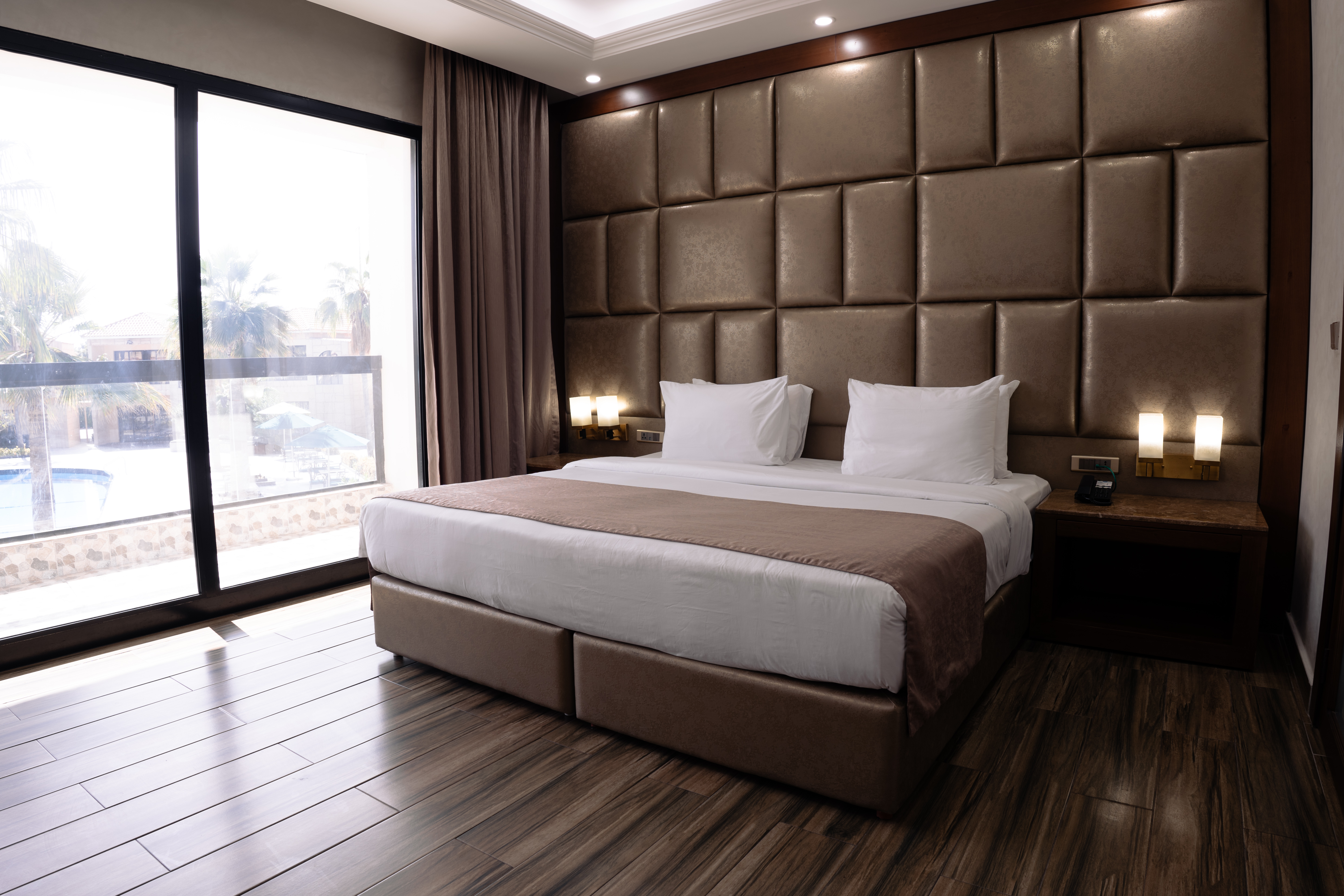 Suite, Pool View