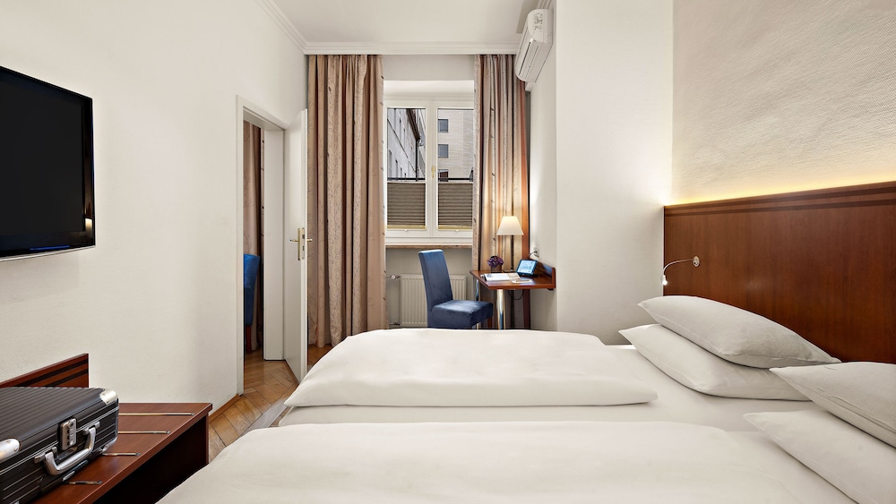 Alpen Hotel Munchen 12/36