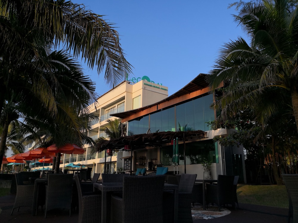 Le Coral Beach Resort And Cafe in TAKUA THUNG