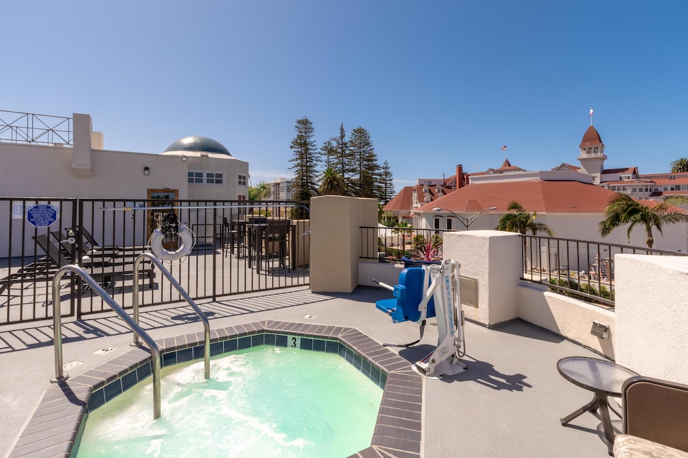 Coronado Beach Resort 3/77