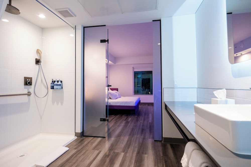 YOTEL Miami, Select by Hilton 48/48