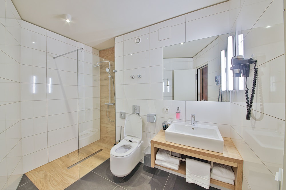 Aeronaut powered by Pearl 1 Living and Yachting Hospitality 38/39