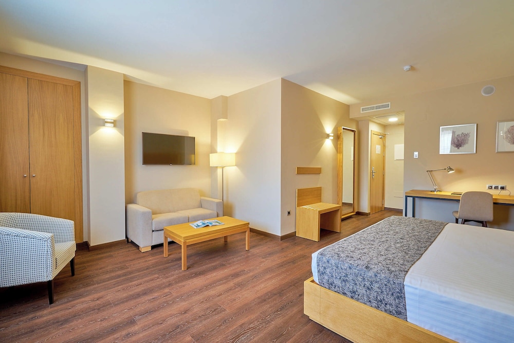 Hotel Guadalmedina 38/53