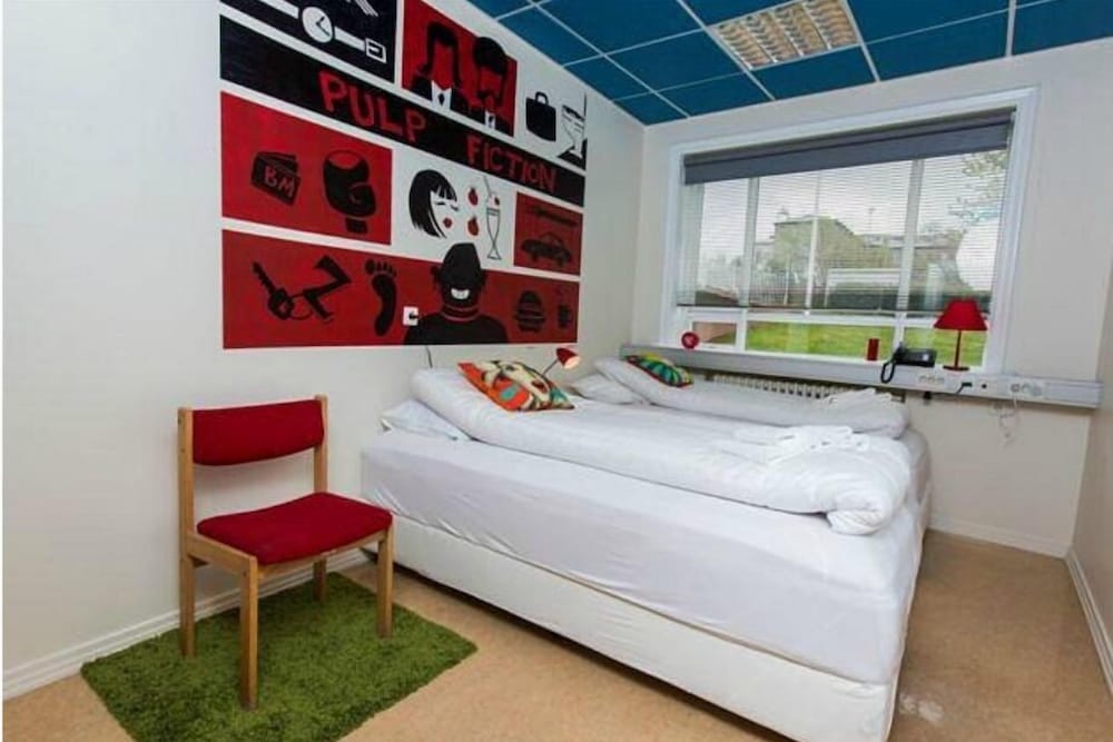 ROOM, TWIN BEDS, SHARED BATHROOM