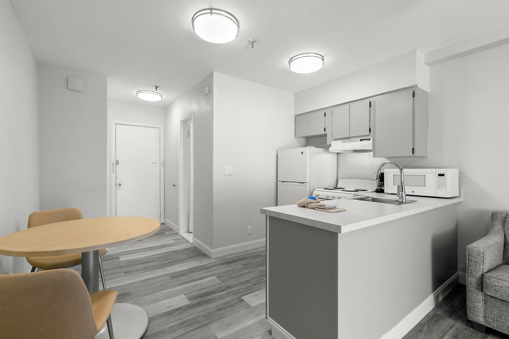 Grand Shores West 40/72