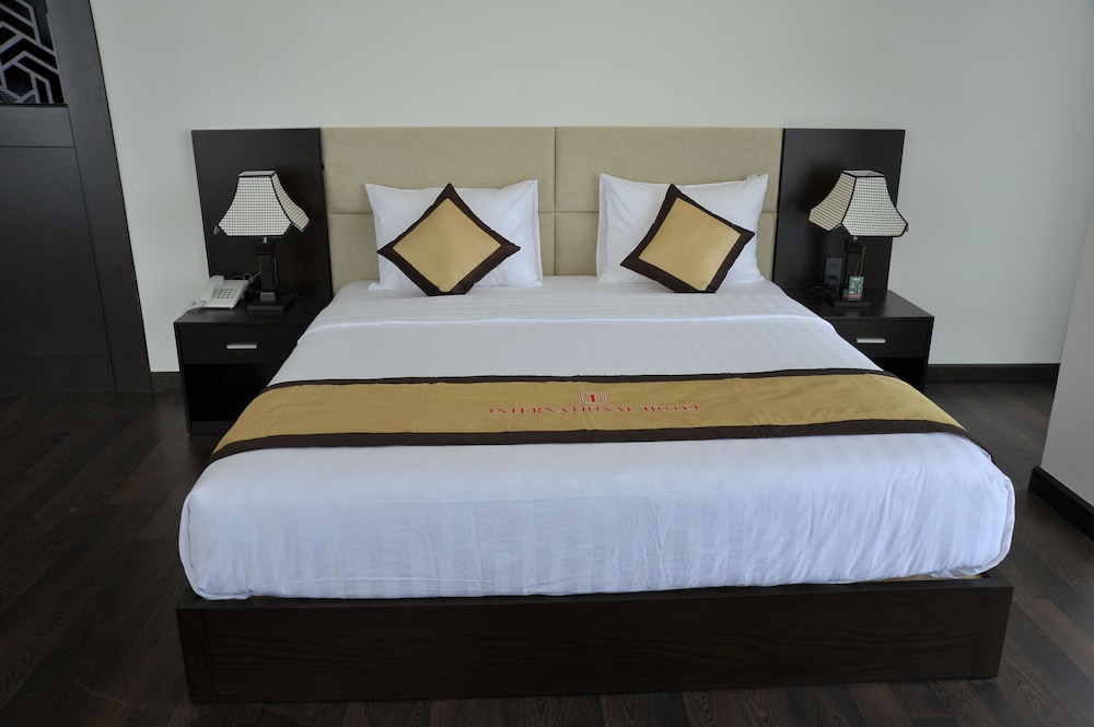 International Hotel 38/63