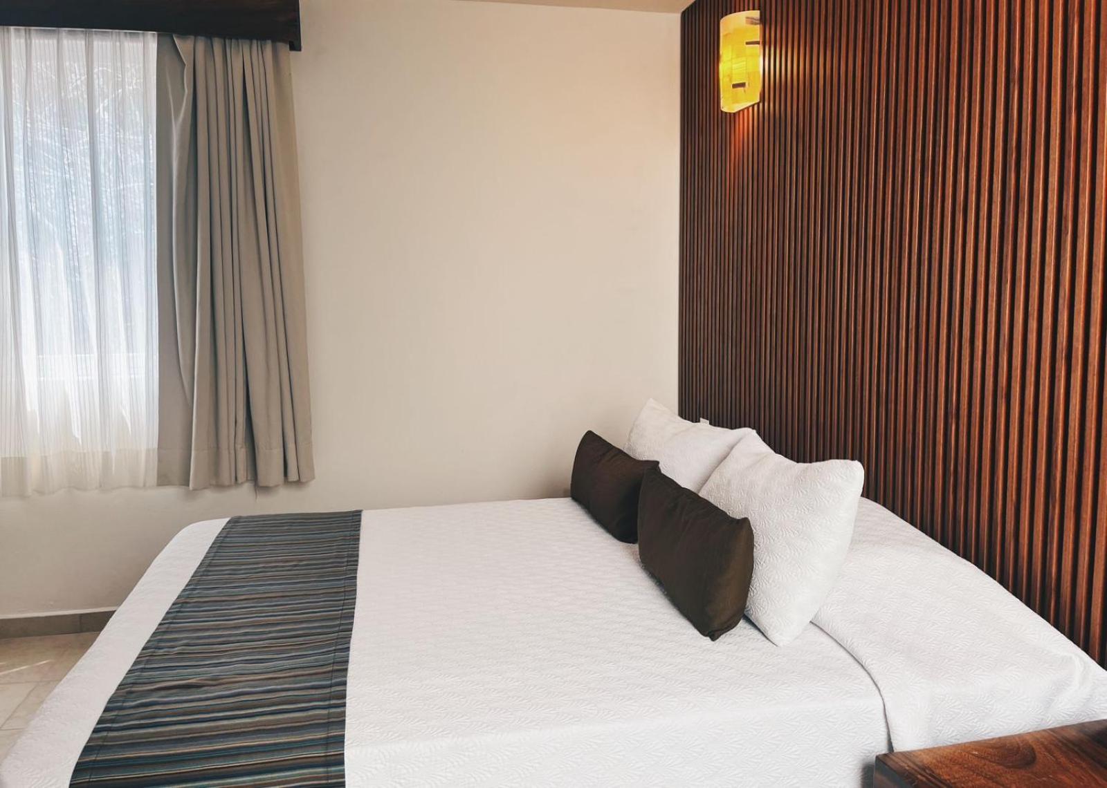 Room, Double or Twin Bed