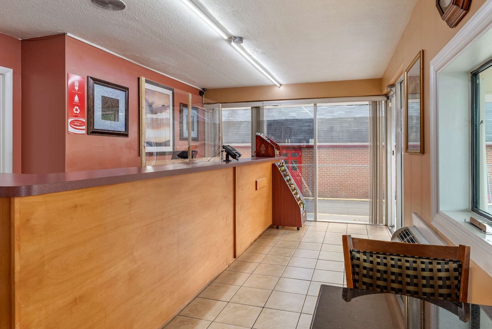 Econo Lodge Charlottesville North - University Area 6/23