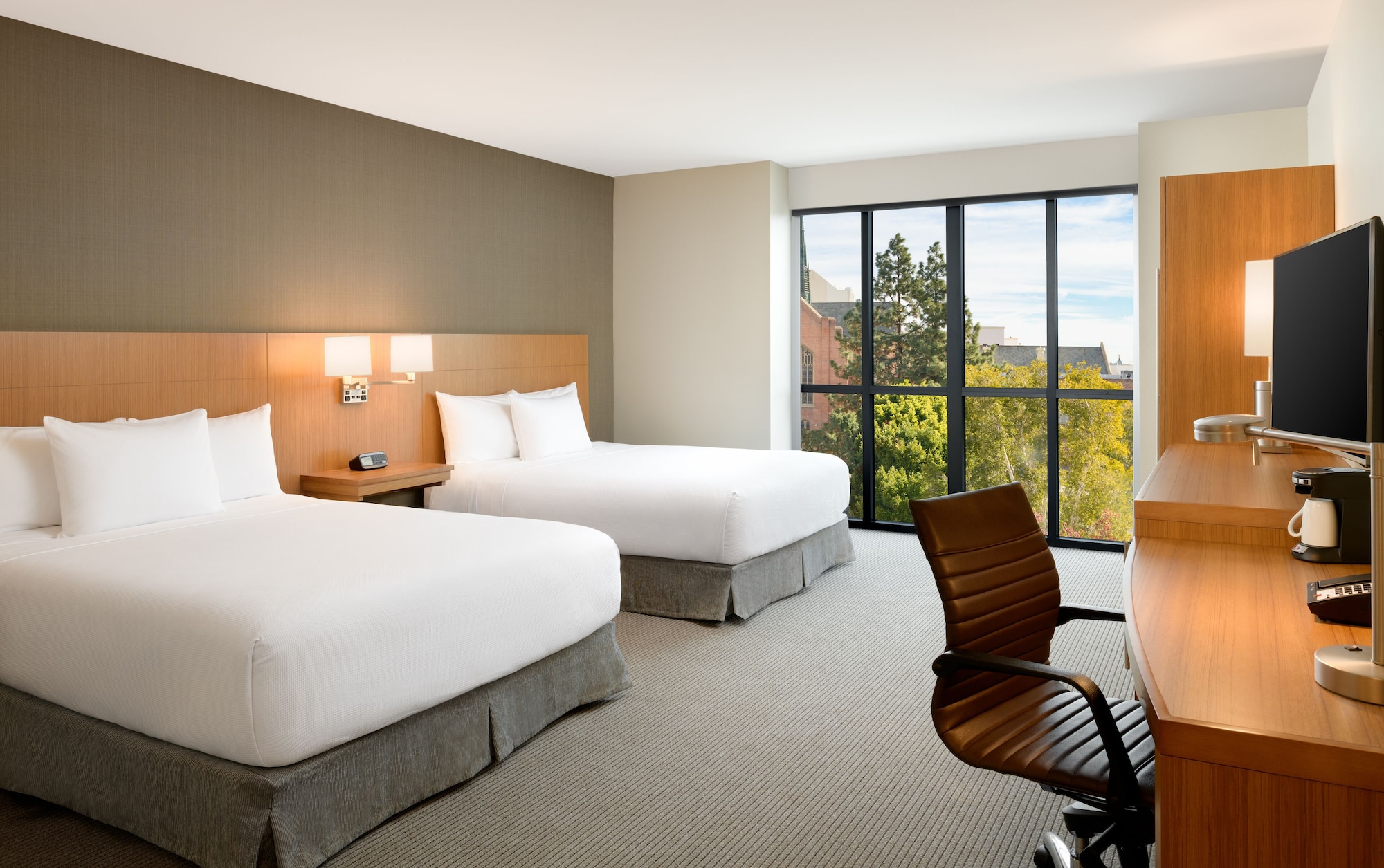 ROOM, 2 QUEEN BEDS, SOFA, HIGH FLOOR