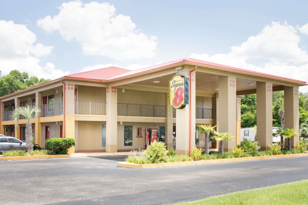 Super 8 By Wyndham Defuniak Springs 1/18