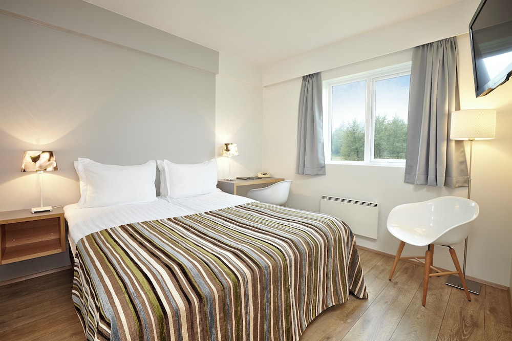 Standard, Queen Bed