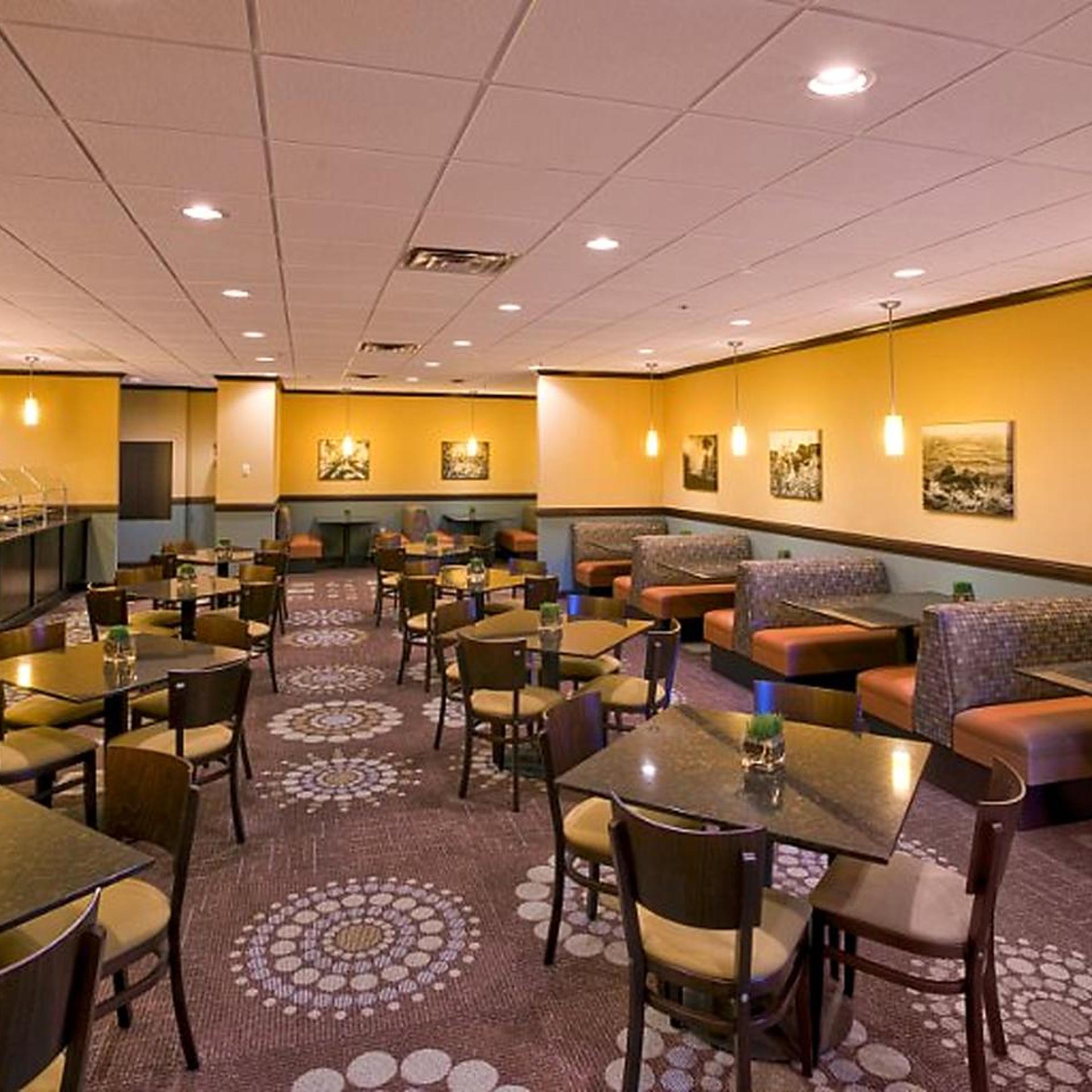 OKC Hotel Suites, Event Center, indoor Pool and Arcade, 5 Min from Downtown & Fairgrounds 21/45