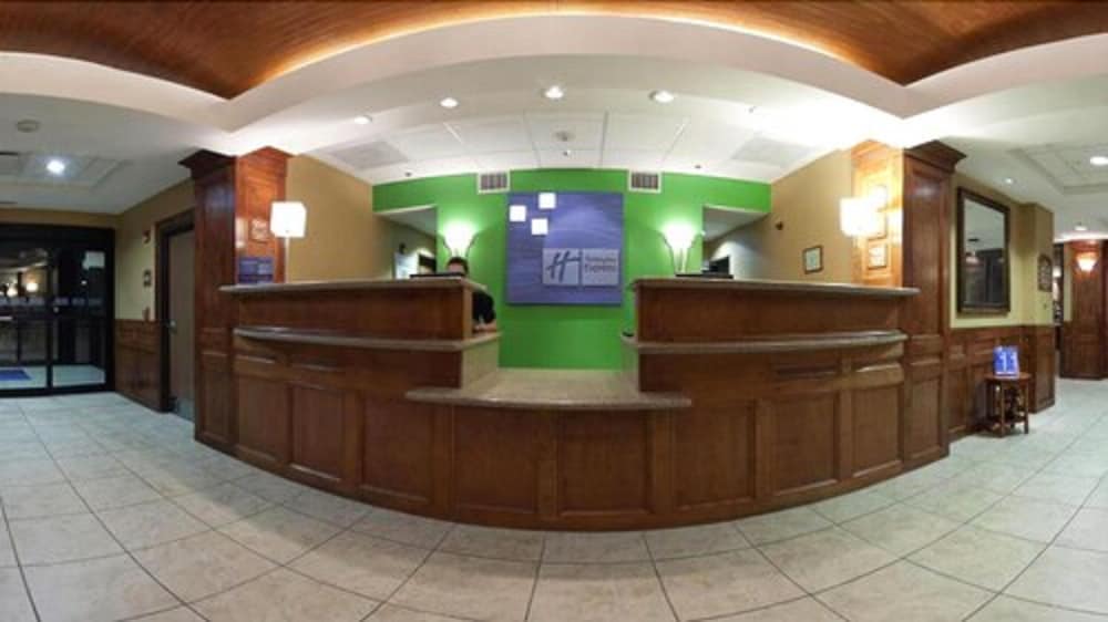 Holiday Inn Express Hotel And Suites Laredo Event Center Area 10/63