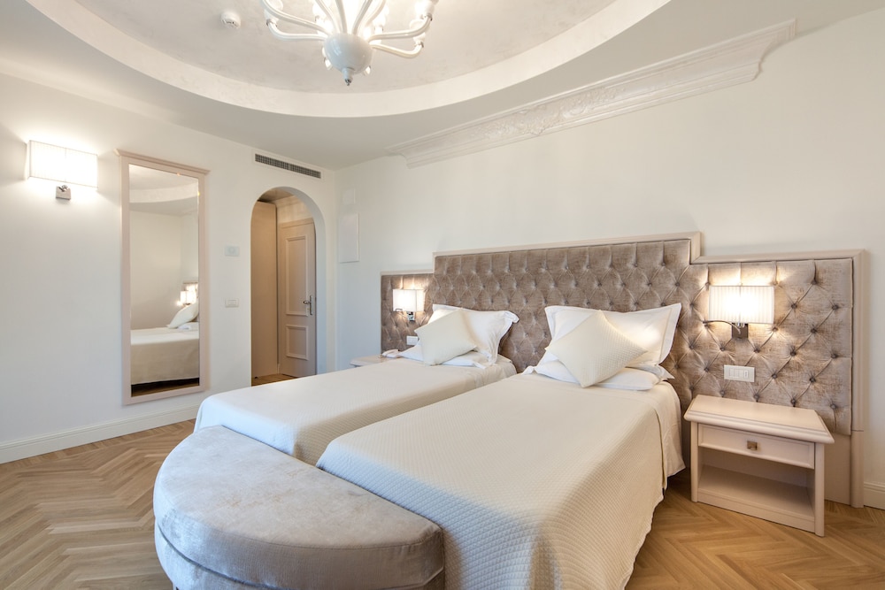 Hotel Aurelia 25/75