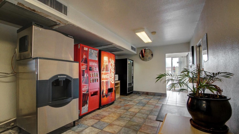 Days Inn by Wyndham Rock Springs 44/56