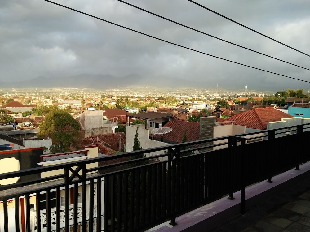 Hotel Ramayana Garut 12/50