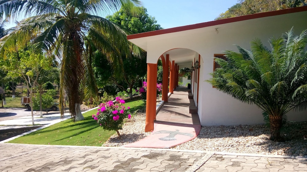 Hotel &amp; Club Campestre Altos Paraiso 29/50