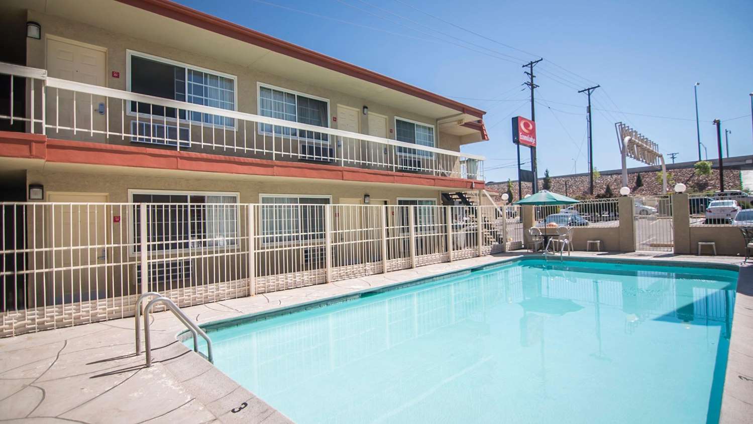 Super 8 by Wyndham Albuquerque Downtown 2/15