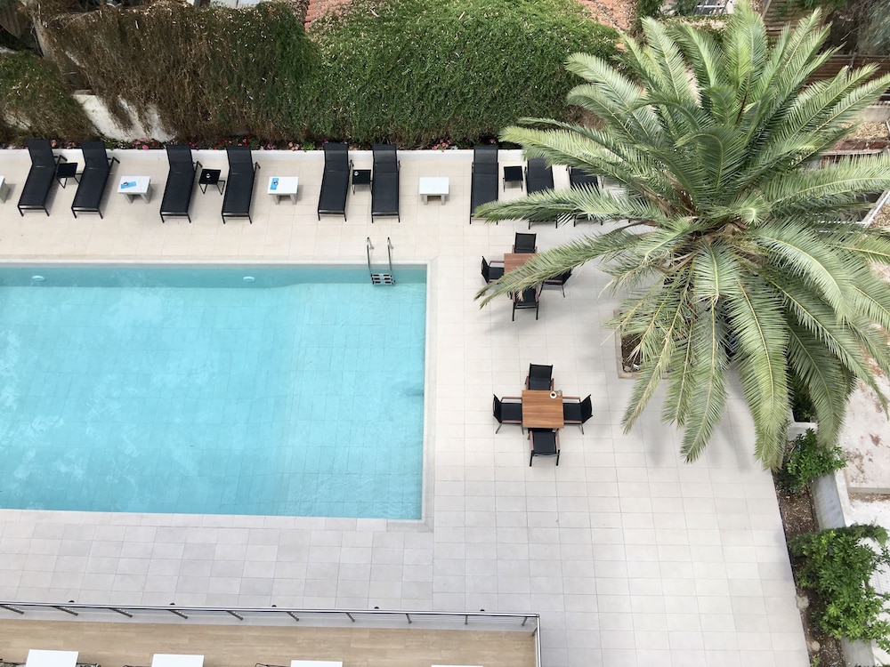 Athens Coast by London Hotel 2/28
