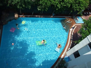 Two Seas Hotel 48/50