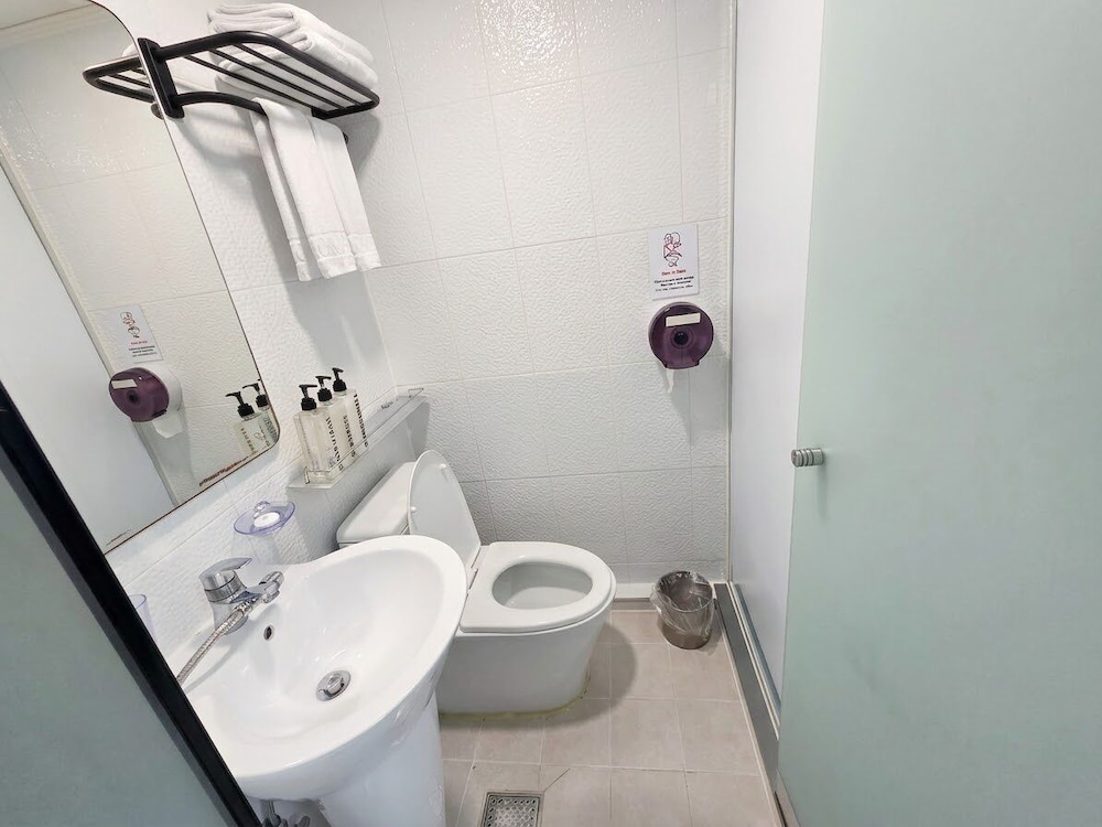 Ekonomy Hotel Myeongdong Premier 44/48
