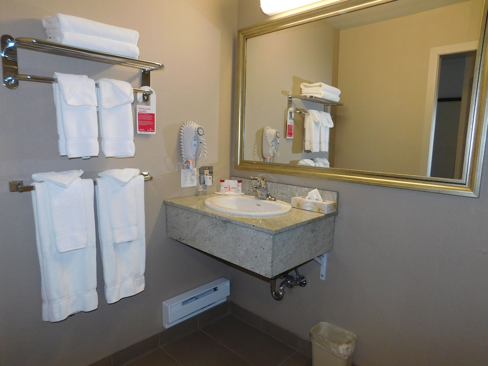 Ramada By Wyndham Kamloops 27/47