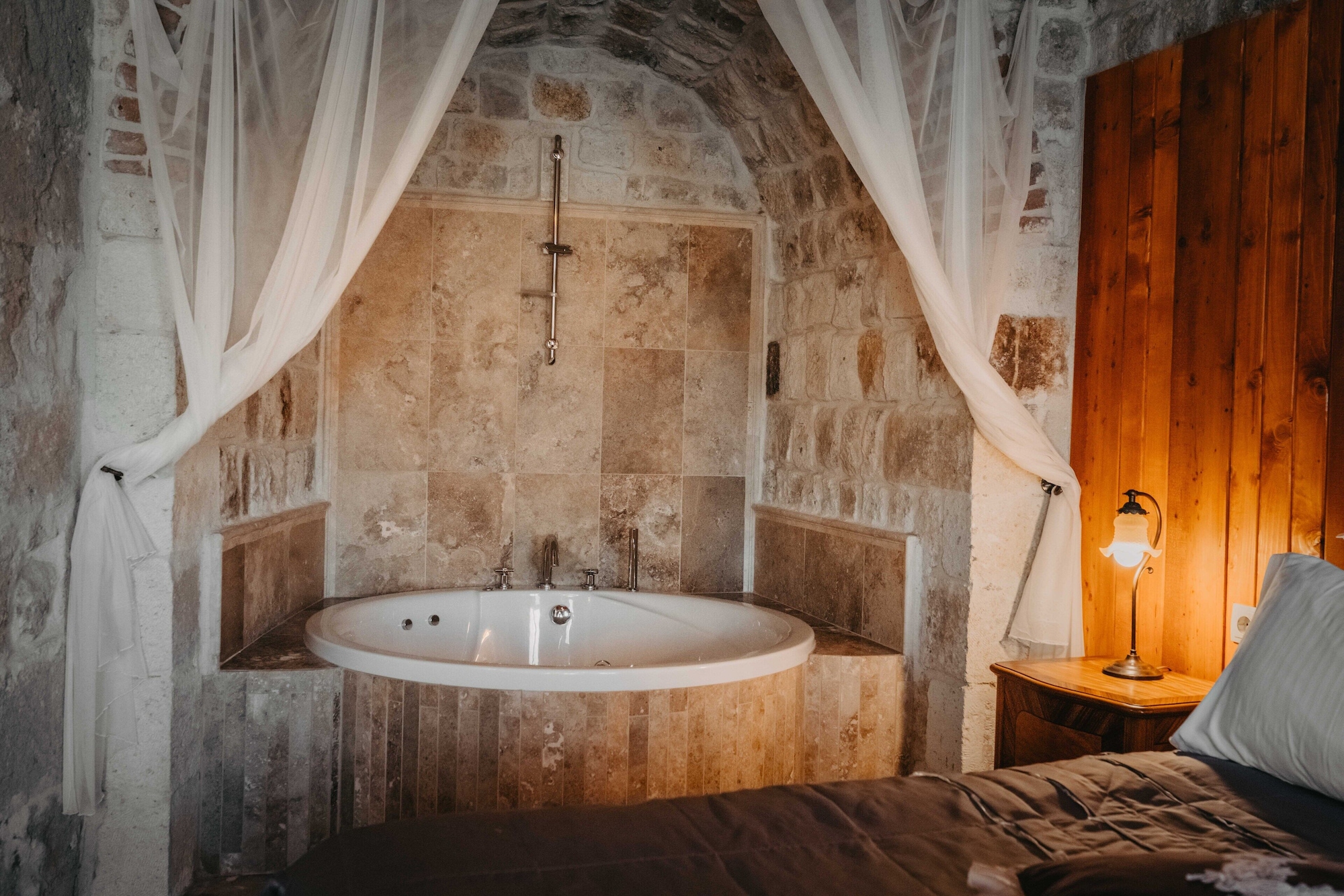 Cave, Family, Suite, Double Bed, Sofa، Dere Suites 3/5