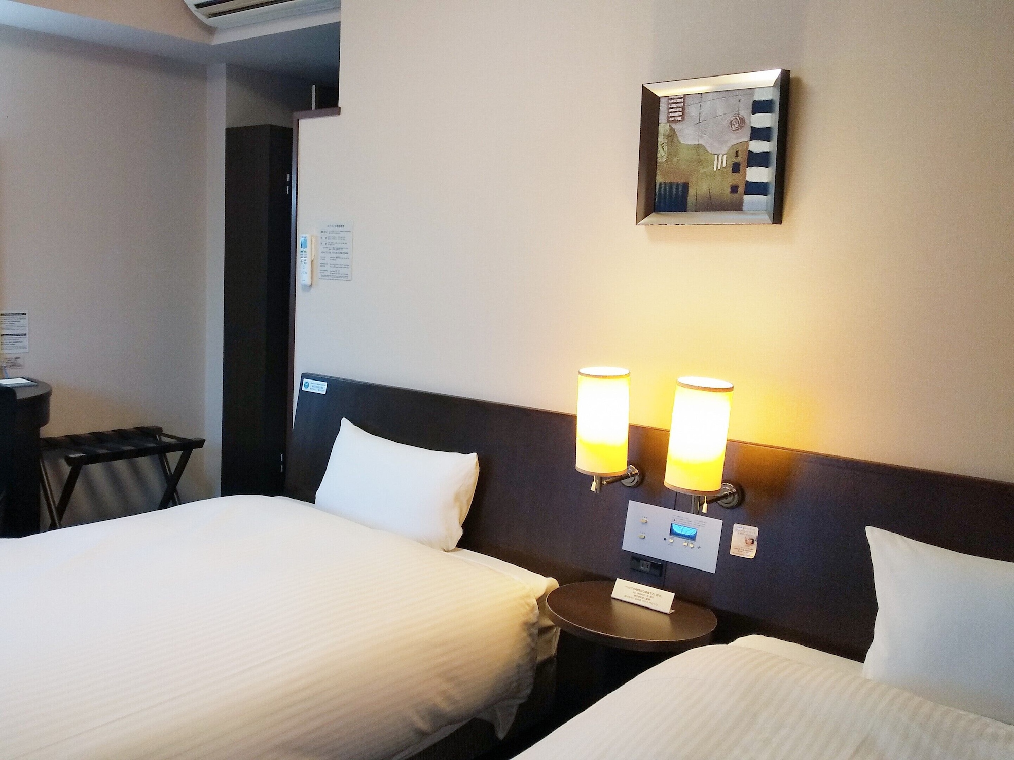 COMFORT, TWIN BEDS