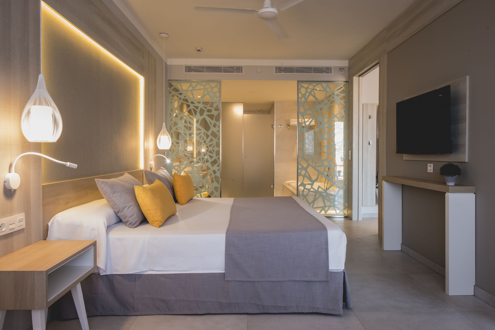 Junior Suite, King Bed