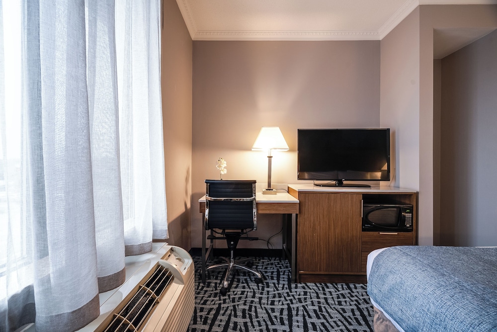 Monte Carlo Inn Toronto West Suites 55/65