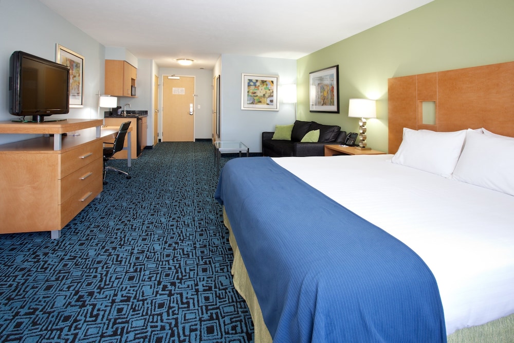 Suite, King Bed, Jetted Tub