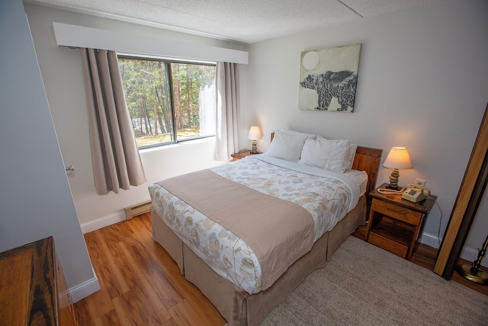 Premium, Queen and Twin Beds, Den