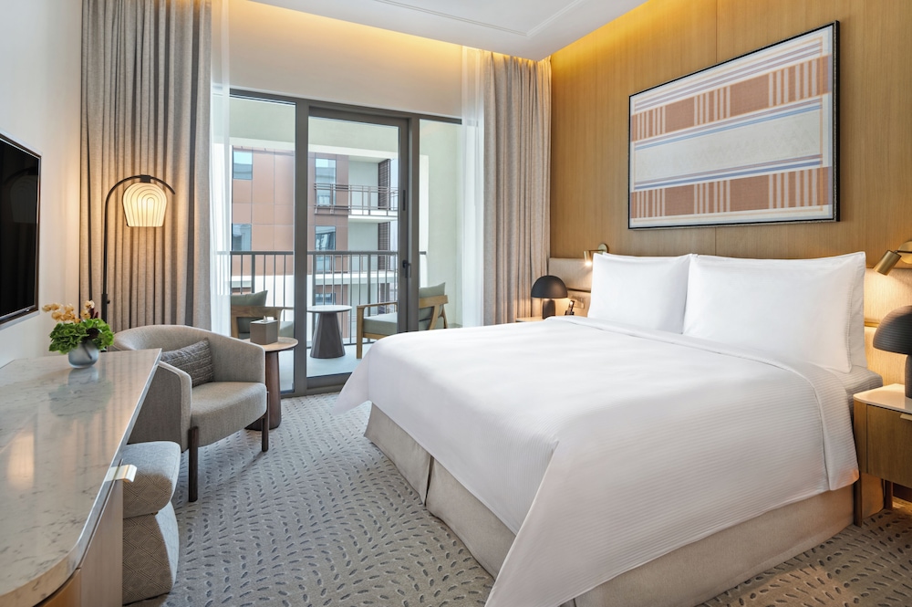 DELUXE, KING BED, LAGOON VIEW