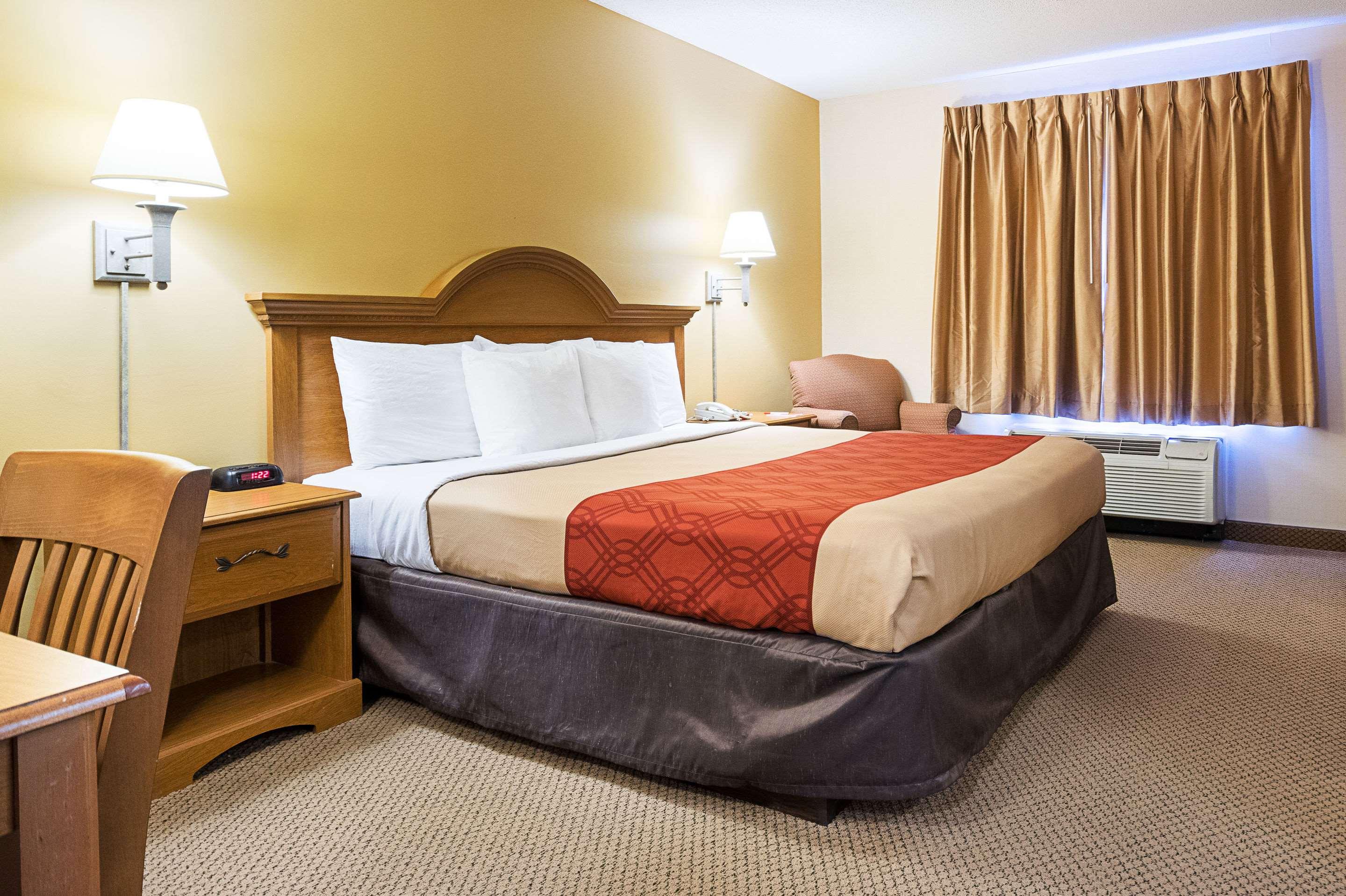 Econo Lodge 16/41