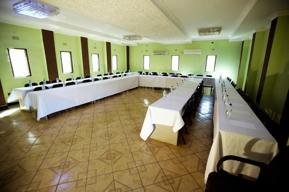 Woodlands Lodge & Tours 27/50