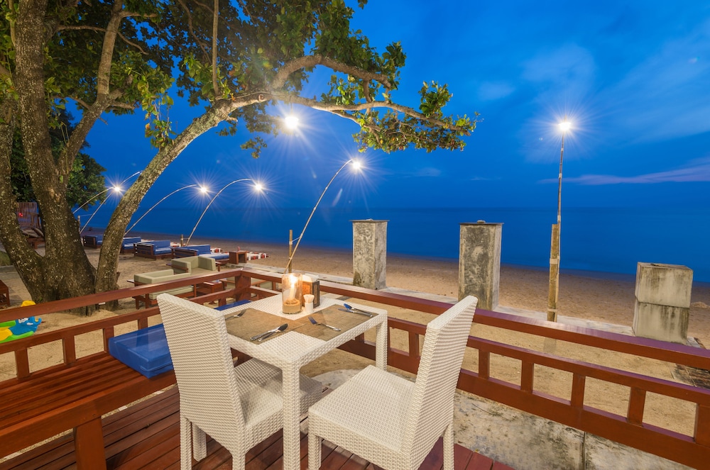 Lanta Sand Resort And Spa 53/71